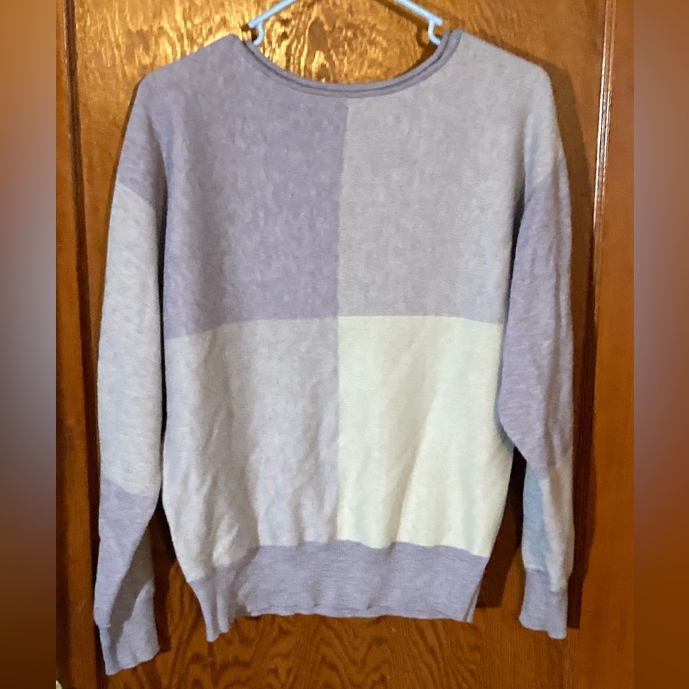 Women’s Tahari sweater medium, purple